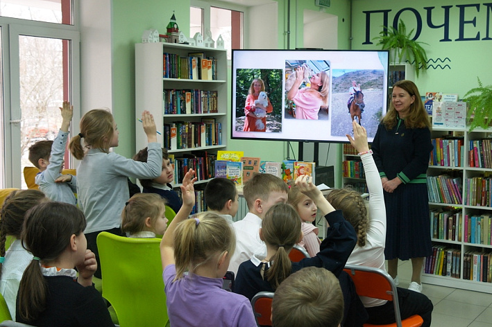 Книжная неделя в Сосновом Бору открылась встречей с писательницей Ольгой Серовой