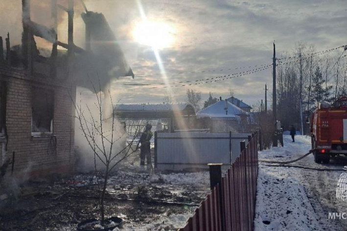 В Сосновом Бору  полностью выгорел двухэтажный дом в СНТ «Энергетик»