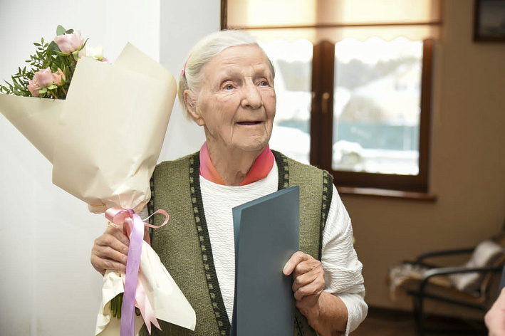 Век трудиться, любить и не падать духом. Зоя Константиновна Ермошина отмечает 100-летний юбилей