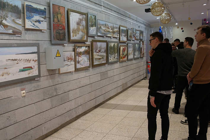«Сосновоборская снежность» - в ДК «Строитель» открылась выставка картин Сергея Серёгина