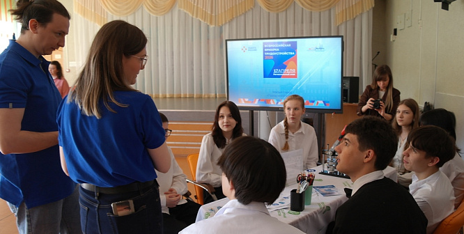 В Сосновом Бору в новом формате «Малый город – город моей карьеры» прошла Всероссийская ярмарка трудоустройства 