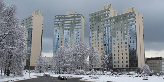 От кроваток и пеленальных столиков до санок и велосипедов. Какие семьи с детьми до 2 лет могут бесплатно взять на прокат детский инвентарь в Сосновом Бору 