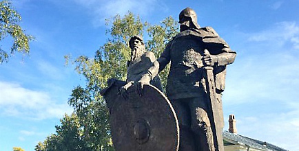 Памятник основателям Руси, открытый в Старой Ладоге, изготовлен в Сосновом Бору