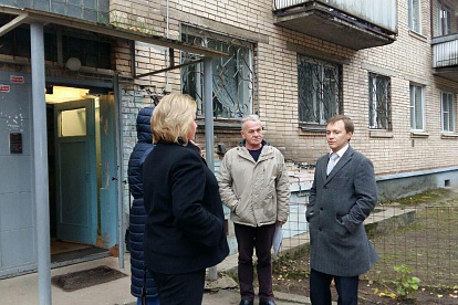 Капремонт проблемного дома на Комсомольской, 9 близится к завершению, а недоделок всё больше
