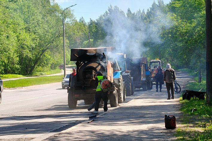 Аварийный ремонт дорог в Сосновом Бору ведётся ускоренными темпами