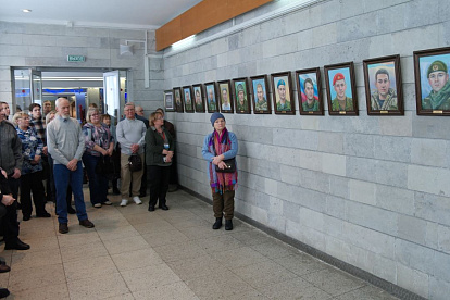 В Сосновоборском ДК «Строитель» открылась выставка «Запомни их, шагнувших в вечность...»