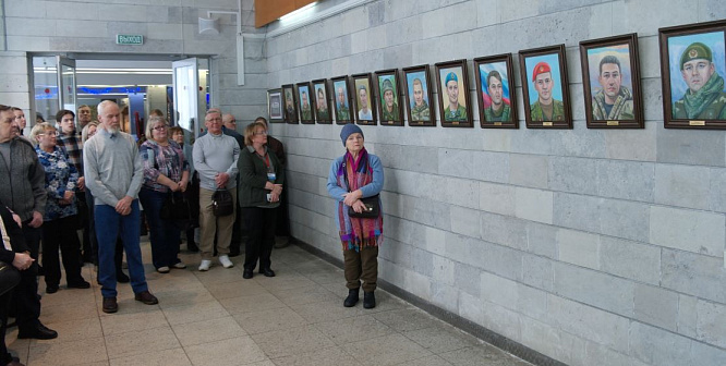 В Сосновоборском ДК «Строитель» открылась выставка «Запомни их, шагнувших в вечность...»