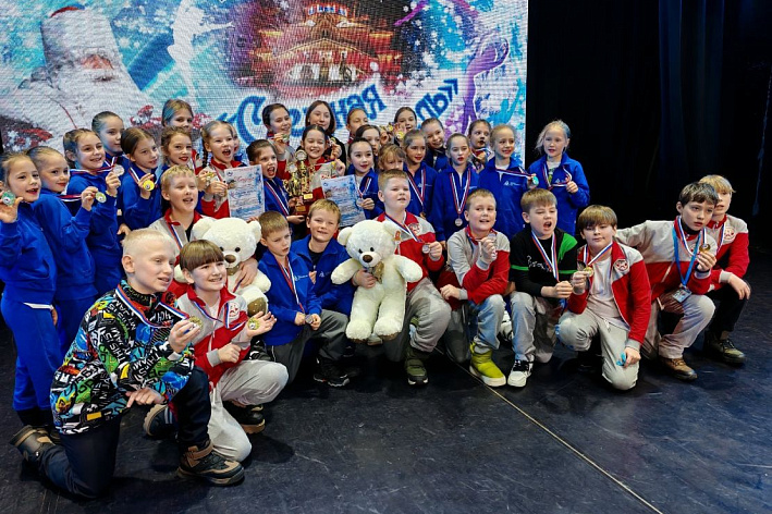 Ансамбль «Задоринки» из сосновоборского ЦРЛ «Гармония» привез два Гран-при из Великого Устюга